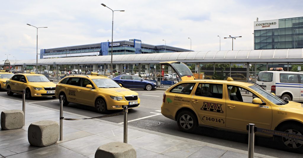 fermate autobus e taxi aeroporto di Praga