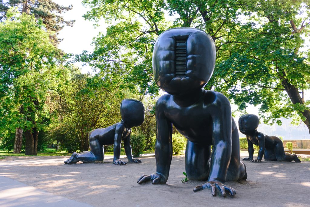 statue in bronzo nel parco di Kampa