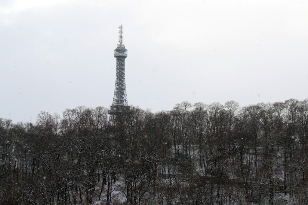 la torre di petrin d'inverno
